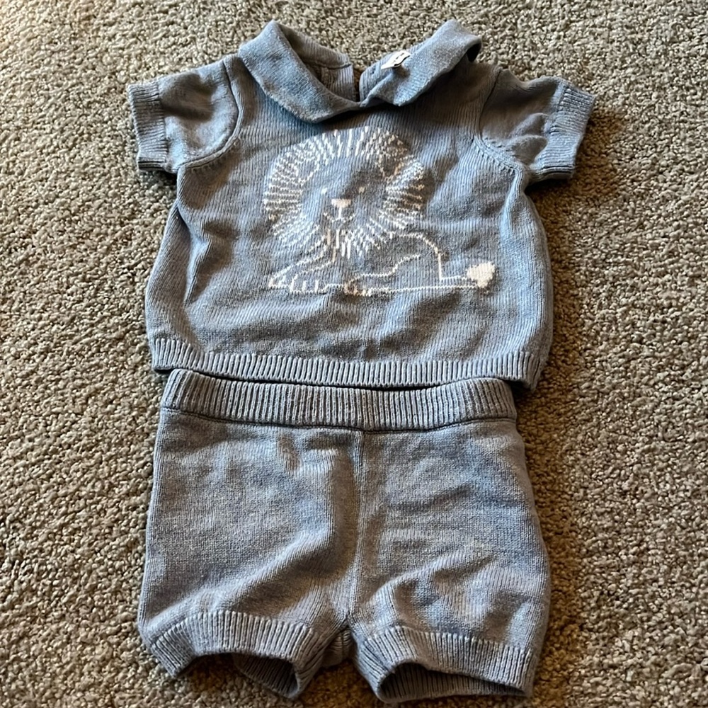 Like new Janie and Jack knit lion sweater set